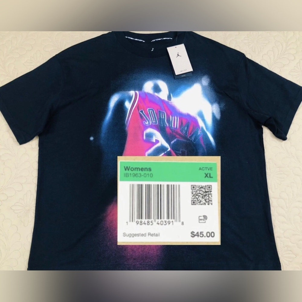 NEW..WOMEN XL JORDAN FLIGHT GRAPHIC TEE..LOOSE FIT..